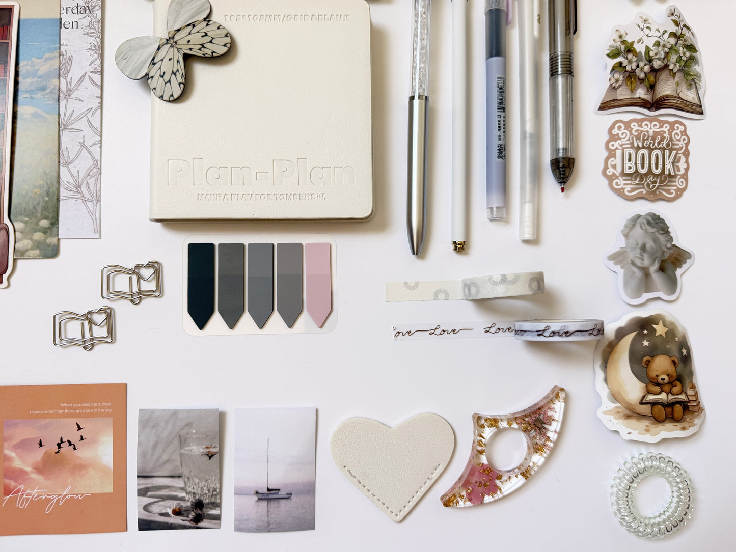 🤍Essential Stationery Gift Box – Notebook, Pen & Desk Essentials Set for Students, Office & Gift Giving inWhite